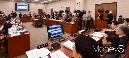 [머니S포토] 공수처 필요성 관련 질의 경청하는 사법기관들