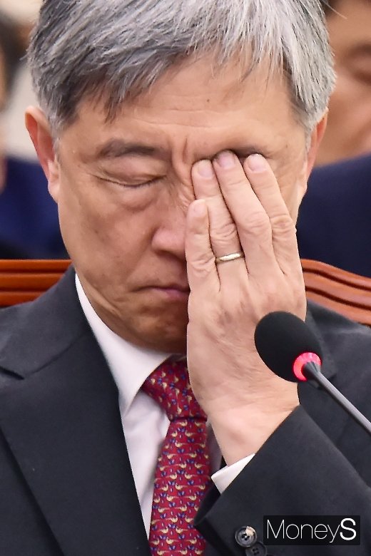 [머니S포토] 무거운 법사위 공기, 피곤기색 역력한 감사원장