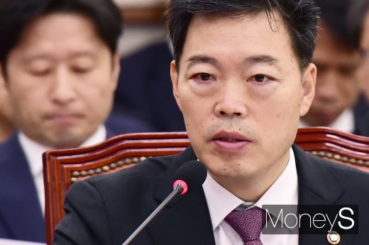 [머니S포토] 2019 법사위 종합국감서 답변하는 김오수