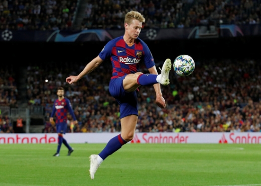 FC 바르셀로나에서 환상적인 모습을 이어가고 있는 프랭키 데 용. /사진=로이터