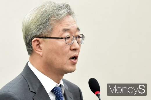 [머니S포토] 국회 교육위 국감서 답변하는 홍기현 서울대 교육부총장