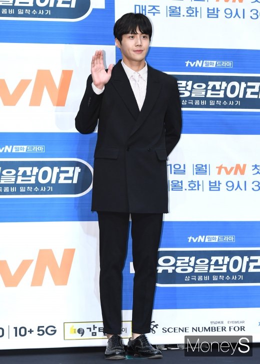 [머니S포토] '유령을 잡아라' 김선호, 훈훈한 형사