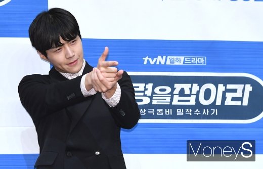 [머니S포토] 김선호 '유령 꼼짝 마!'