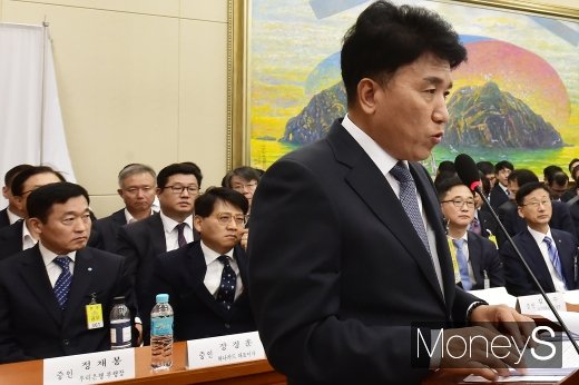 [머니S포토] 'DLF·사모펀드' 증인 출석한 함영주-정채봉-장경훈