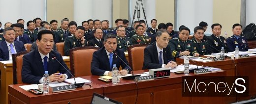 [머니S포토] 군 수뇌부 '한자리', 국방위 종합국감