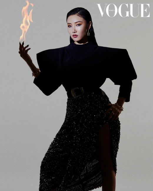 화사. /사진=어반디케이, 보그 코리아