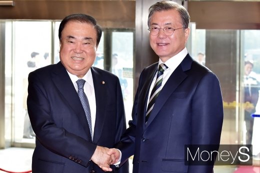 [머니S포토] 국회 방문한 문재인 대통령