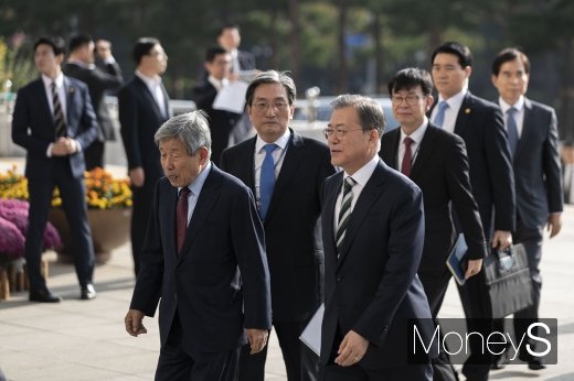 [머니S포토] 문재인 대통령, 시정연설 위해 국회 방문