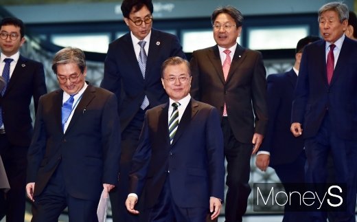[머니S포토] 예산안 시정연설 마친 문재인 대통령