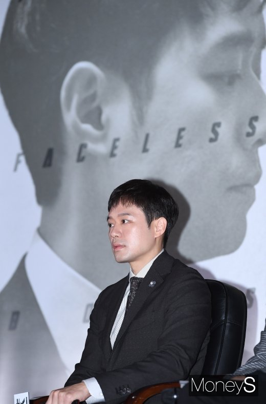 [머니S포토] '얼굴없는 보스' 천정명, 멋진 옆모습