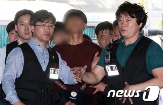 주한 미국대사관저에 기습 침입한 혐의 등으로 체포된 한국대학생진보연합 회원들이 구속 전 피의자 심문(영장실질심사)을 받기 위해 지난 21일 서울중앙지방법원에 출석하고 있다. /사진=뉴스1