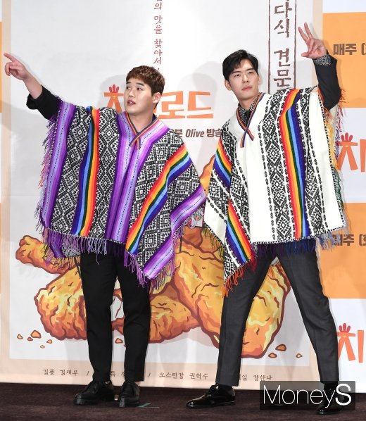 [머니S포토] 권혁수·오스틴강, 페루 치킨로드