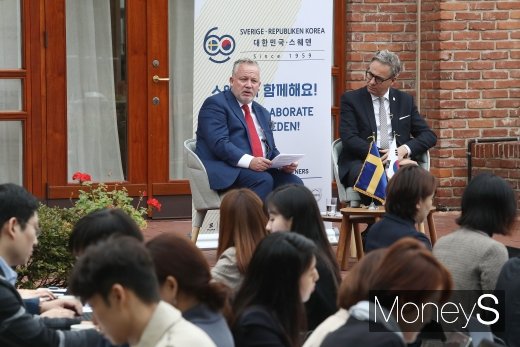 [머니S포토] 켄트 헤르스테트 외교부 한반도특사 '스웨덴과 함께 해요'