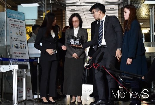 [머니S포토] 기소 57일만에 구속영장심사 받는 정경심 교수
