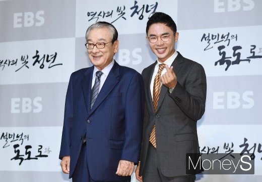 [머니S포토] EBS 역사 다큐멘터리에서 만난 이순재·설민석