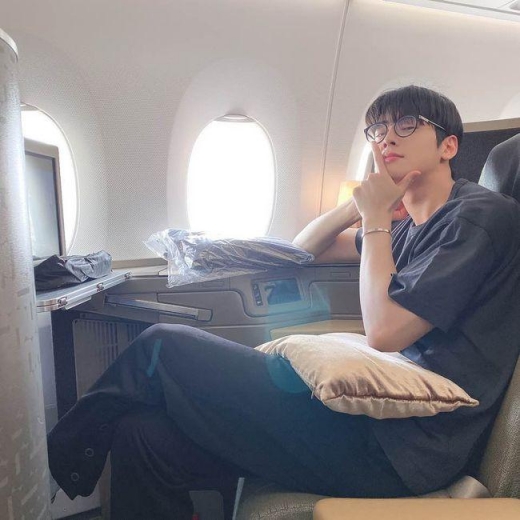 차은우, 안경 낀 근황 사진… 