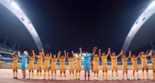지난 7월6일 18라운드 안산전 경기 종료 후  광주FC 선수들이 만세삼창을 외치고 잇다./사진제공=광주FC