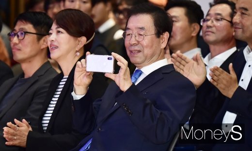 [머니S포토] 시민들의 커뮤니티 댄스 촬영하는 박원순 시장