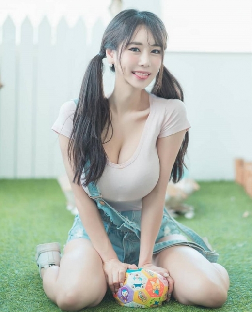 로드걸 김이슬, 터질 듯한 볼륨감+애플힙… 이 몸매 '실화'?
