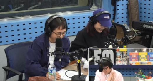 개그우먼 송은이(왼쪽)와 신봉선. /사진=SBS 라디오 '김영철의 파워FM' 보이는라디오 캡처