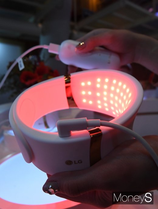 [머니S포토] LG전자 프라엘, '더마 LED 넥케어' 론칭