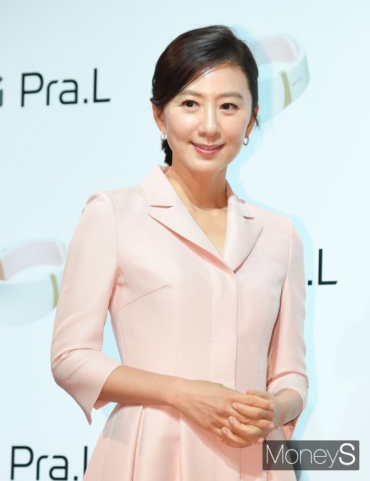 [머니S포토] 김희애, 눈부신 청순미