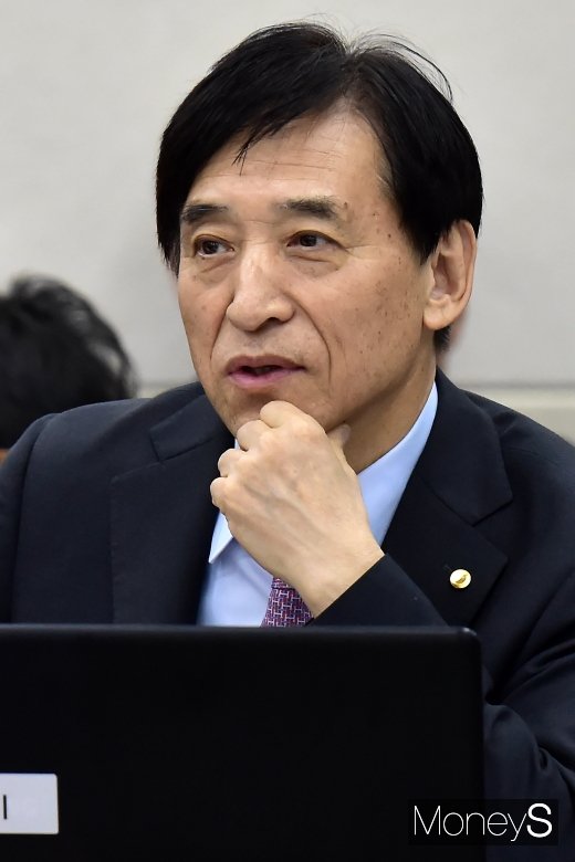 [머니S포토] 종합국감 질의 경청하는 이주열 총재