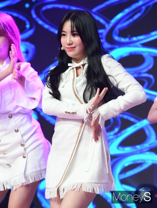 [머니S포토] 아리아즈 여리 '청순하고 파워풀한 댄스'