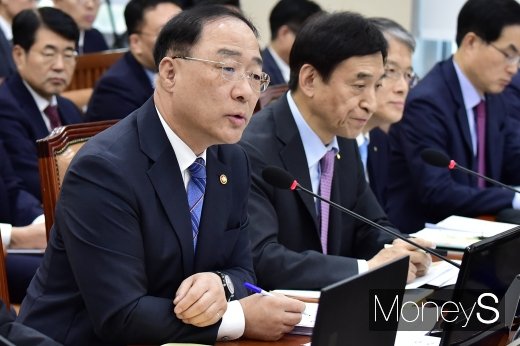 [머니S포토] 홍남기, 