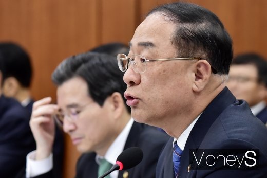 [머니S포토] 홍남기, 