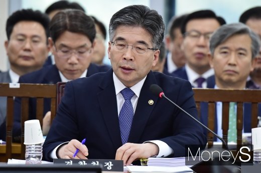 [머니S포토] 화성연쇄살인 사건 재수사 답변하는 민갑룡 청장