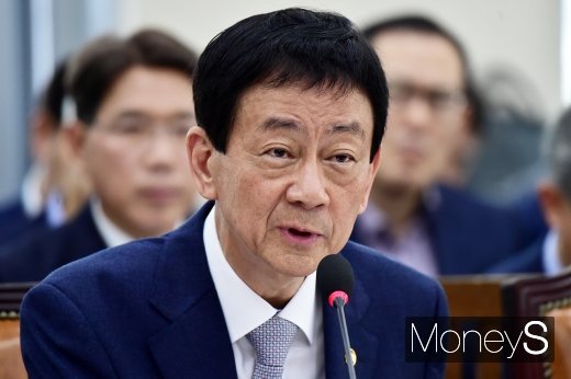 [머니S포토] 진영 장관 