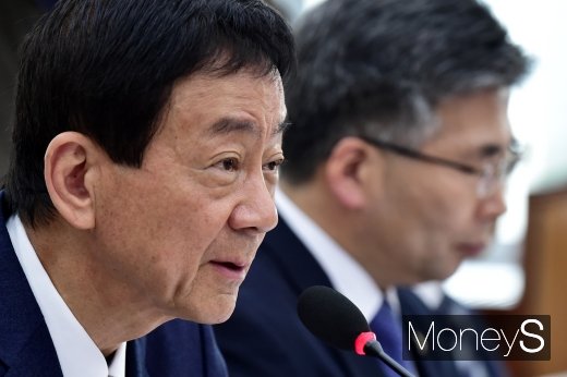 [머니S포토] 진영 장관 행안위 국정감사 출석