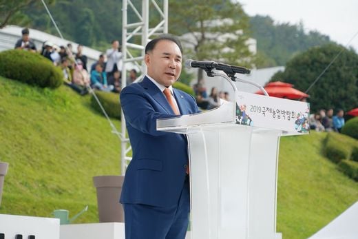 나주 국제 농업박람회 윤홍근 회장 인사말 (사진제공=제너시스BBQ그룹)