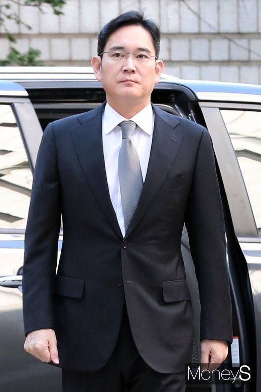 [머니S포토] 파기환송심에 출석하는 이재용 부회장