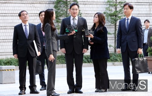 [머니S포토] 취재진 앞에 선 이재용 삼성전자 부회장