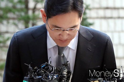 [머니S포토] 627일만에 법원 나온 이재용 부회장