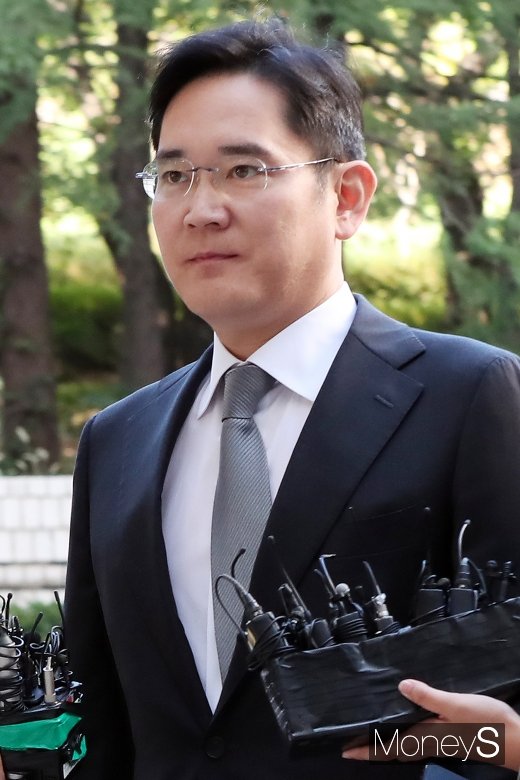 [머니S포토] 법정 향하는 이재용 부회장