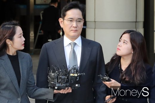 [머니S포토] 파기환송심 첫 공판 마친 이재용 부회장