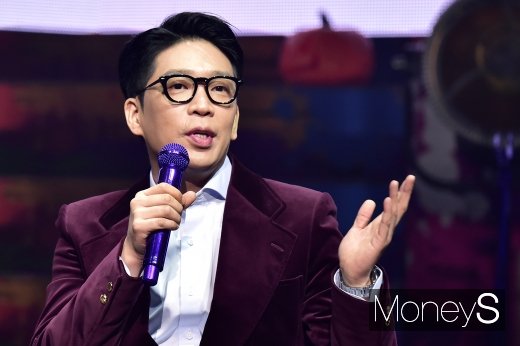 [머니S포토] 질문에 답하는 MC몽
