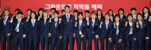 지난 6월 2019프랑스 여자월드컵에 출전하는 대한민국 여자 축구대표팀이 인천국제공항에서 출국하기 전 파이팅을 외치는 모습. / 사진=뉴스1.