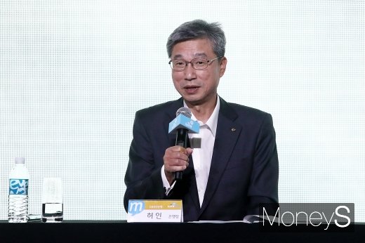 [머니S포토] 리브모바일 질문 답하는 허인 KB 행장