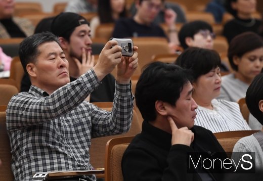 [머니S포토] 머니톡콘서트, 하나라도 놓칠세라… '찰칵'