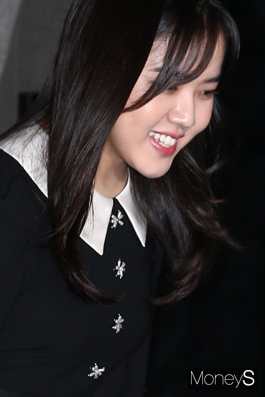 [머니S포토] 미소 머금고 입장하는 김향기