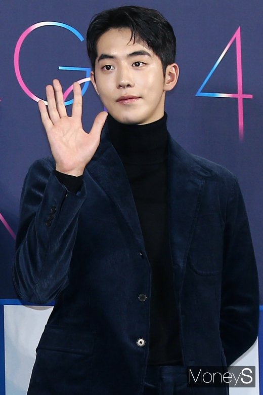 [머니S포토]훈남 남주혁, '느낌 살린 손인사'
