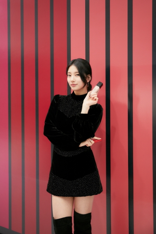수지. /사진=랑콤