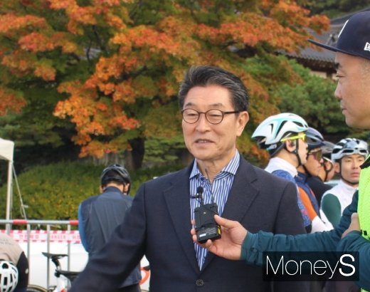 대회 현장에서 인터뷰를 하는 장욱현 영주시장. /사진=박정웅 기자