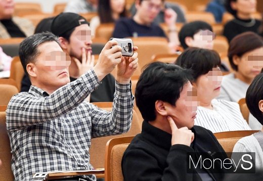 아기곰의 강연을 경청하는 청중. /사진=장동규 기자
