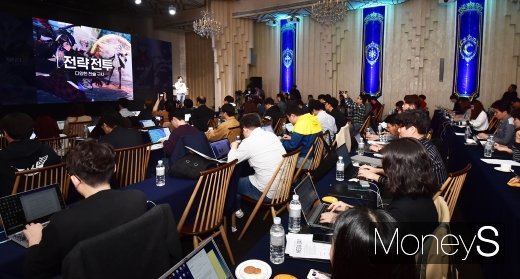 [머니S포토] 유저 피드백 적극 반영한 '엑소스 히어로즈' 11월21일 출시