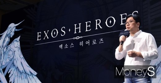 최동조 우주 대표가 엑소스 히어로즈 간담회에서 게임을 소개하고 있다. /사진=임한별 기자